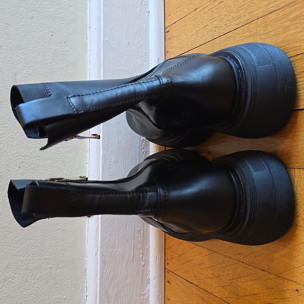 NWOT Free People Heavy Lug Sole Ankle Boots Black Women's 37 (US 7) - Picture 7 of 16